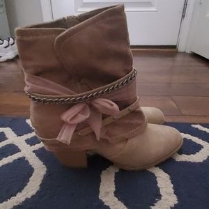 Super cute boots